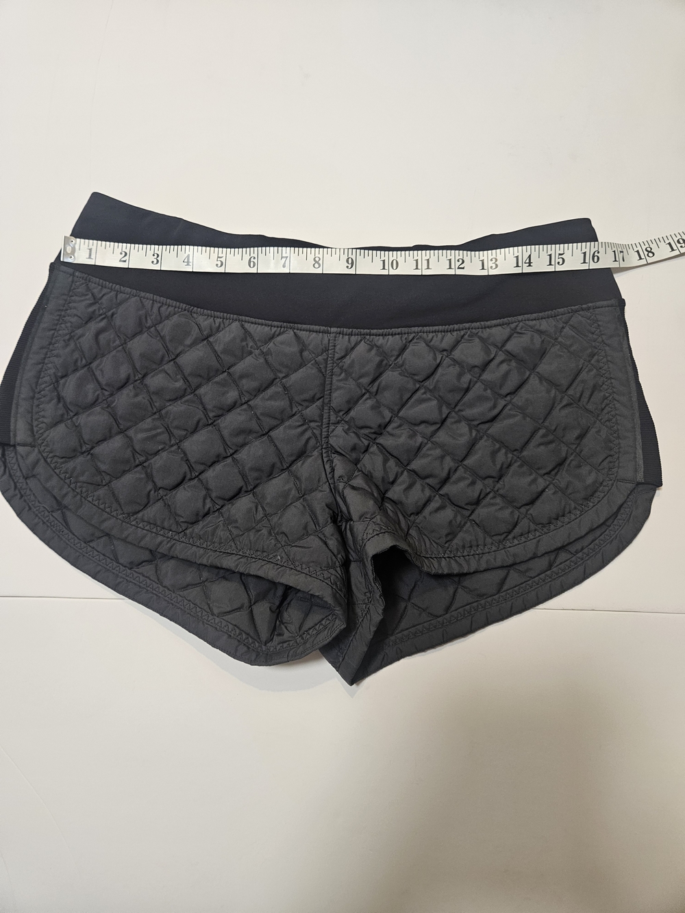 Lululemon Rare Quilted Goose Down Winter Running Shorts Black Gray Size 8 - Picture 11 of 16